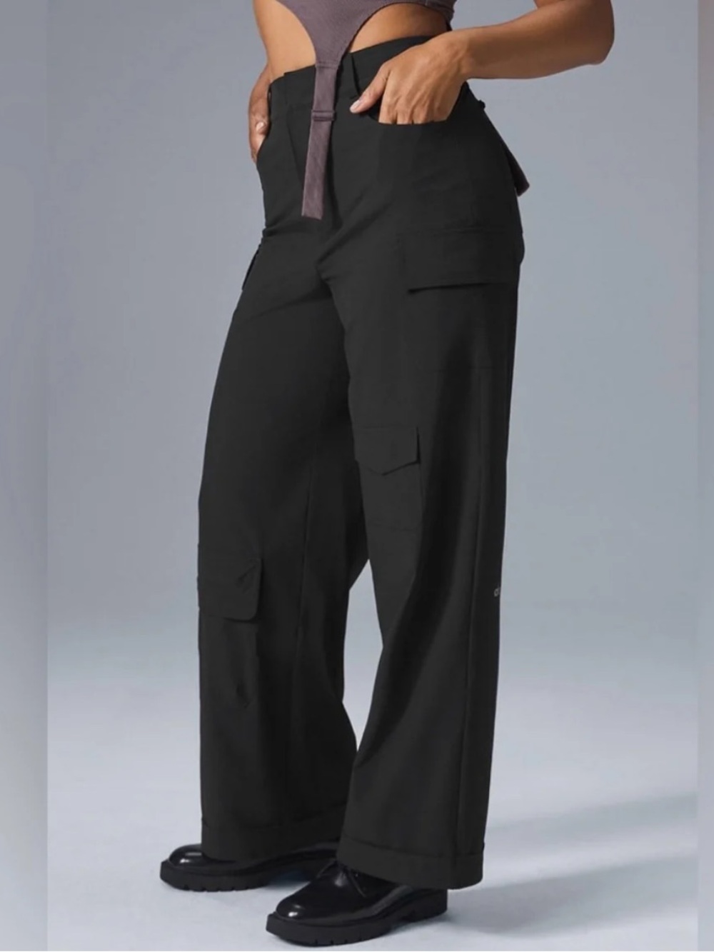 NEVER WORN Alo Mid Rise Workwear Black Cargo Womens Pants